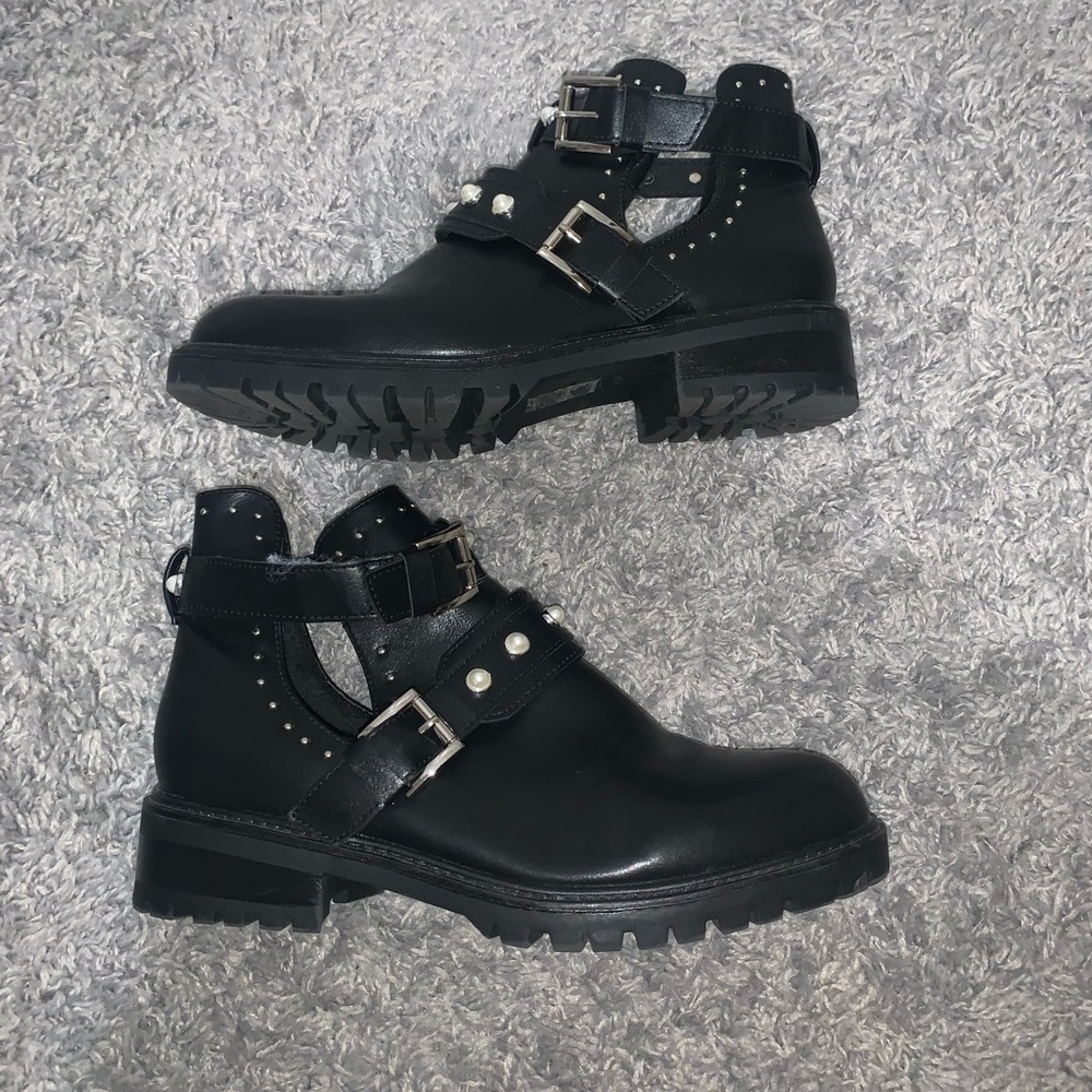 Buckle and Pearl detail boots